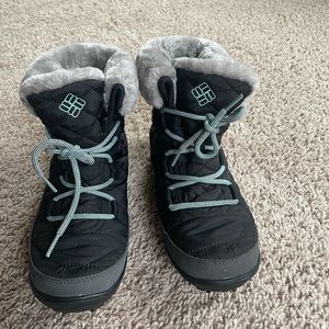 Columbia Youth Minx Shorty Omni-Heat Waterproof-K Snow boots. Wore only once